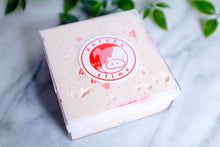 Strawberry Cream Sando ★